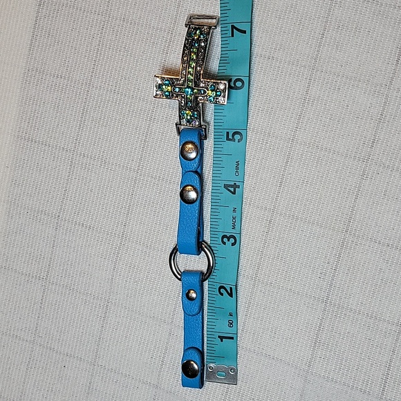 Cross Bracelet, multiple color straps - Picture 7 of 9